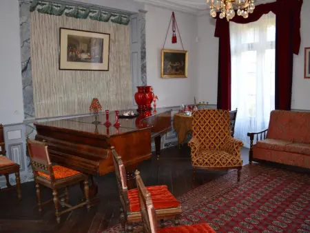 Château Directoire avec Piscine Privée et Jardin - Photo 9