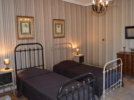 Château Directoire avec Piscine Privée et Jardin - Photo 15