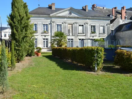 Château Directoire avec Piscine Privée et Jardin - Photo 31