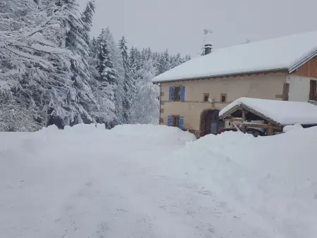 Gîte élégant en pleine nature avec terrasse, départ randonnées, parking privé et équipements inclus - Photo 17