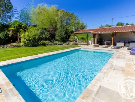 Roulotte climatisée avec piscine et jardin, Gite 4 personnes à Lys Haut Layon - Photo 4