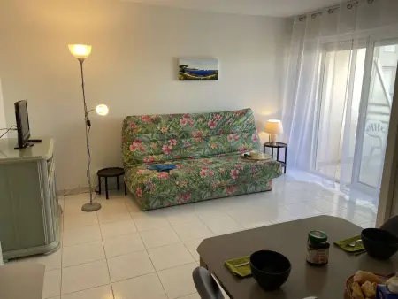 Appartement Studio Cabine à Fréjus, Piscine, Plage à 500m, Clim, Parking, Terrasse, 4 Couchages - Photo 2