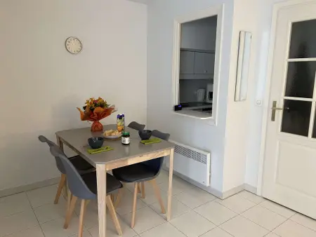 Appartement Studio Cabine à Fréjus, Piscine, Plage à 500m, Clim, Parking, Terrasse, 4 Couchages - Photo 4
