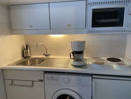 Appartement Studio Cabine à Fréjus, Piscine, Plage à 500m, Clim, Parking, Terrasse, 4 Couchages - Photo 5