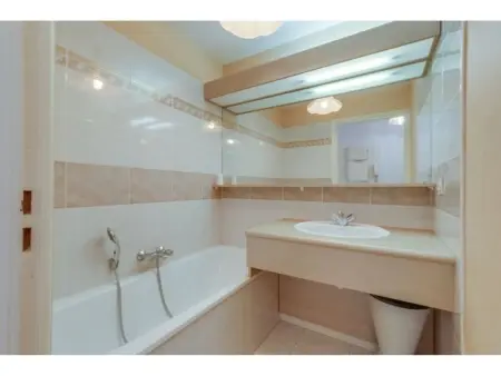 Appartement Studio Cabine à Fréjus, Piscine, Plage à 500m, Clim, Parking, Terrasse, 4 Couchages - Photo 7