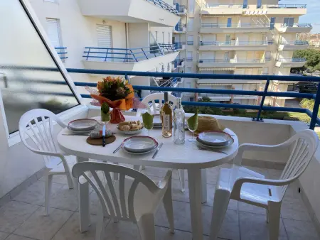 Appartement Studio Cabine à Fréjus, Piscine, Plage à 500m, Clim, Parking, Terrasse, 4 Couchages - Photo 8