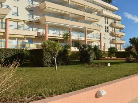 Appartement Studio Cabine à Fréjus, Piscine, Plage à 500m, Clim, Parking, Terrasse, 4 Couchages - Photo 11