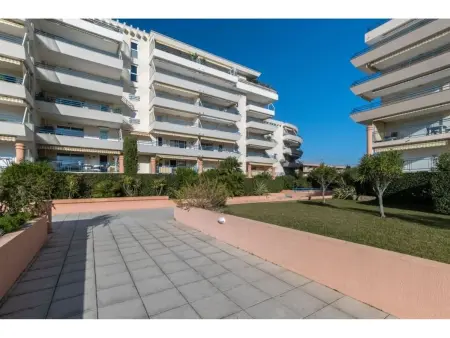 Appartement Studio Cabine à Fréjus, Piscine, Plage à 500m, Clim, Parking, Terrasse, 4 Couchages - Photo 12