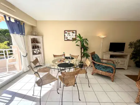 Appartement Confort 4 Pers, Proche Plage et Centre, Parking Inclus - Saint Raphaël - Photo 3