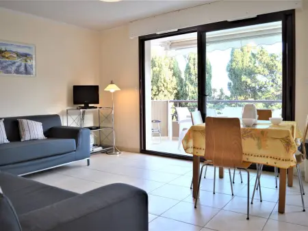 Appartement T3 lumineux avec terrasse, climatisation, garage et Wifi à 2 pas des plages - Cavalaire - Photo 3