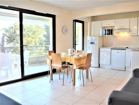 Appartement T3 lumineux avec terrasse, climatisation, garage et Wifi à 2 pas des plages - Cavalaire - Photo 9
