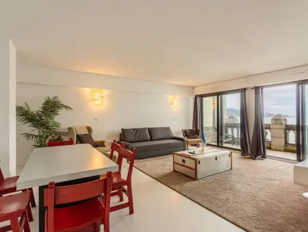 Appartement moderne en bord de mer avec balcon et parking - Photo 1