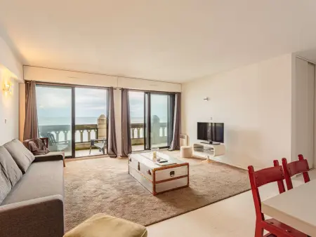 Appartement moderne en bord de mer avec balcon et parking - Photo 2