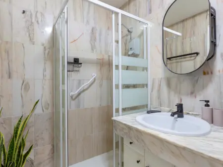 Appartement lumineux au cœur de Malaga avec 3 chambres, 2 salles de bain et balcons charmants - Photo 17