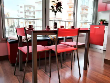 Studio rénové, bien équipé, climatisé avec parking privé, à 200m de la plage et promenade à Roses - Photo 1