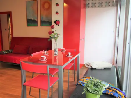 Studio rénové, bien équipé, climatisé avec parking privé, à 200m de la plage et promenade à Roses - Photo 2