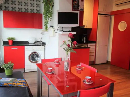 Studio rénové, bien équipé, climatisé avec parking privé, à 200m de la plage et promenade à Roses - Photo 3
