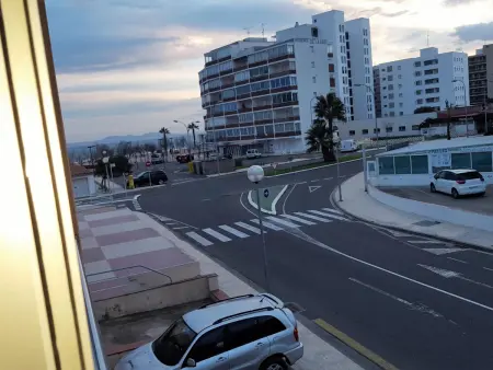 Studio rénové, bien équipé, climatisé avec parking privé, à 200m de la plage et promenade à Roses - Photo 4
