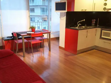 Studio rénové, bien équipé, climatisé avec parking privé, à 200m de la plage et promenade à Roses - Photo 5