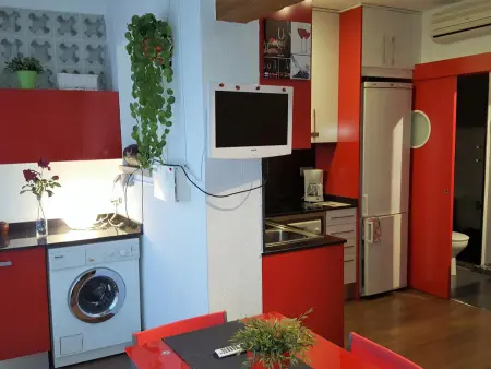 Studio rénové, bien équipé, climatisé avec parking privé, à 200m de la plage et promenade à Roses - Photo 7