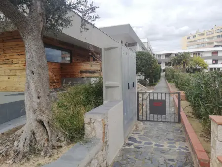 Studio rénové, bien équipé, climatisé avec parking privé, à 200m de la plage et promenade à Roses - Photo 11