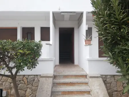 Studio rénové, bien équipé, climatisé avec parking privé, à 200m de la plage et promenade à Roses - Photo 12