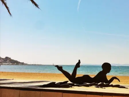 Studio rénové, bien équipé, climatisé avec parking privé, à 200m de la plage et promenade à Roses - Photo 15