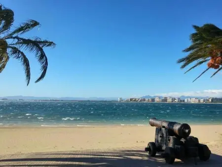 Studio rénové, bien équipé, climatisé avec parking privé, à 200m de la plage et promenade à Roses - Photo 17