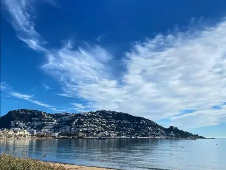 Studio rénové, bien équipé, climatisé avec parking privé, à 200m de la plage et promenade à Roses - Photo 18
