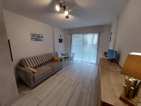 Studio au calme, plage et centre à pied, jardinet ensoleillé, parking privé - Photo 1