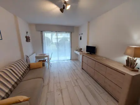 Studio au calme, plage et centre à pied, jardinet ensoleillé, parking privé - Photo 4