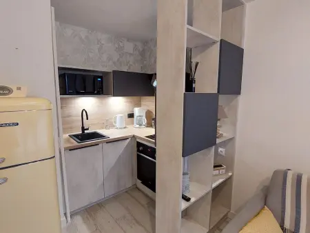 Studio au calme, plage et centre à pied, jardinet ensoleillé, parking privé - Photo 5