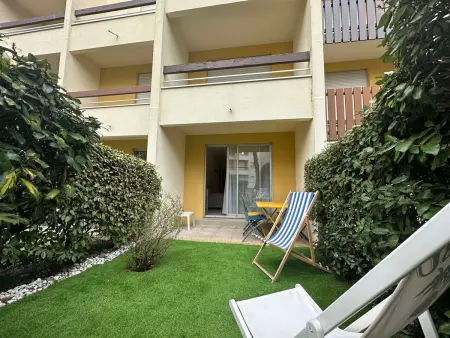 Studio au calme, plage et centre à pied, jardinet ensoleillé, parking privé - Photo 9