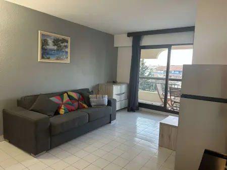 Studio cabine à 200m de Port Fréjus, plage, commerces, terrasse, 4 couchages, ménage inclus - Photo 1