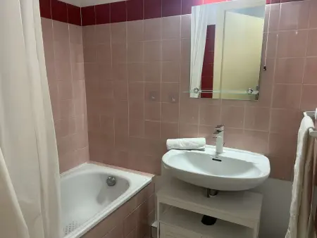 Studio cabine à 200m de Port Fréjus, plage, commerces, terrasse, 4 couchages, ménage inclus - Photo 10