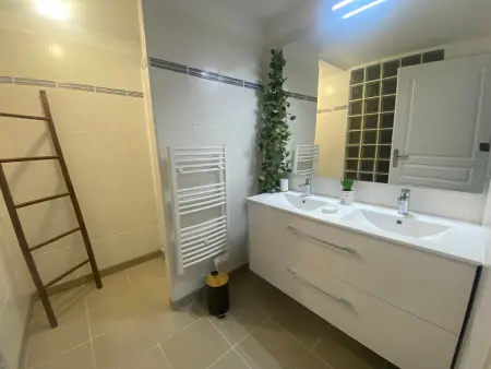 Superbe T2 avec Wifi, terrasse 100m², parking au centre d'Arcachon - Photo 6