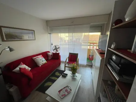 Charmant appartement à 50m de la plage avec terrasse, parking privé et balcon aménagé - Photo 1