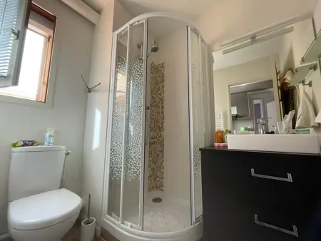 Charmant appartement à 50m de la plage avec terrasse, parking privé et balcon aménagé - Photo 6