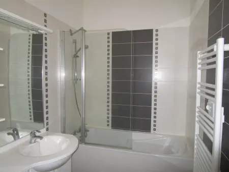 Grand appartement T2 proche plage avec wifi, ascenseur et cuisine équipée - Photo 12