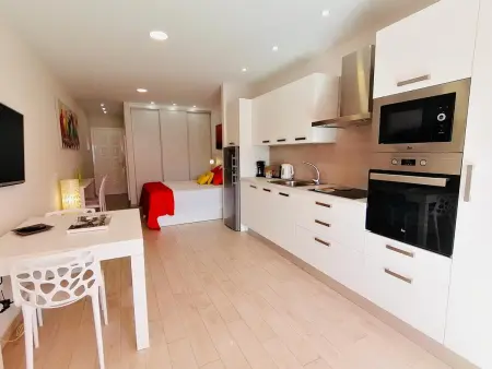 Beau studio rénové à 5 min de la plage avec WiFi et piscine - Photo 6