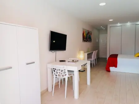 Beau studio rénové à 5 min de la plage avec WiFi et piscine - Photo 14