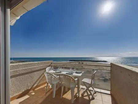 Grau d'Agde : Studio cabine avec terrasse, parking privé, vue mer - Photo 1