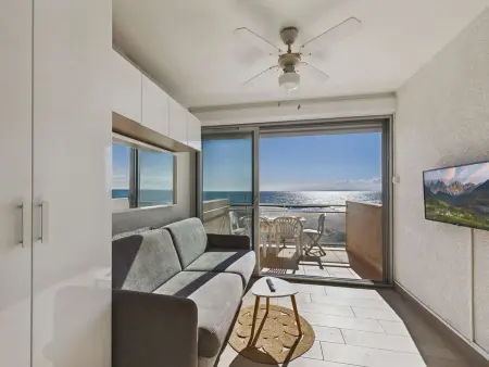 Grau d'Agde : Studio cabine avec terrasse, parking privé, vue mer - Photo 6