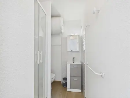 Grau d'Agde : Studio cabine avec terrasse, parking privé, vue mer - Photo 13