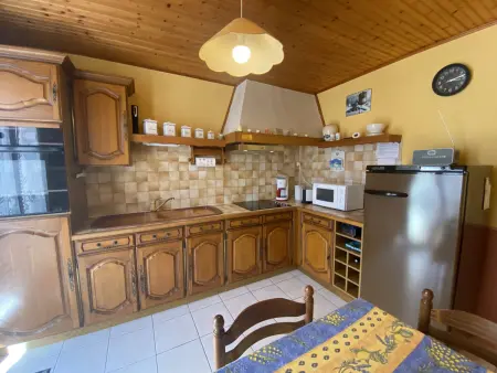 Appartement 4 pers. à Fouras, proche plage avec cour ensoleillée et stationnement - Photo 3