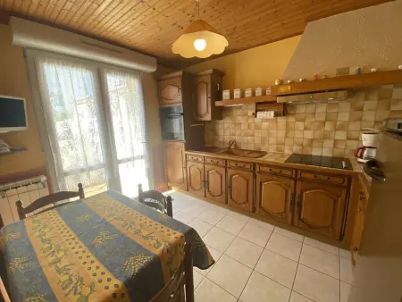 Appartement 4 pers. à Fouras, proche plage avec cour ensoleillée et stationnement - Photo 4
