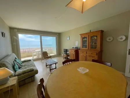 Appartement familial à 50m de la plage avec parking privé, balcon et lave-linge - Photo 1