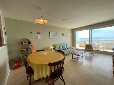 Appartement familial à 50m de la plage avec parking privé, balcon et lave-linge - Photo 2