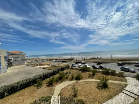 Appartement familial à 50m de la plage avec parking privé, balcon et lave-linge - Photo 10