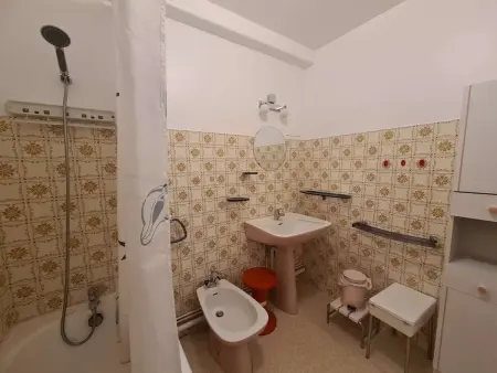 Appartement familial à 50m de la plage avec parking privé, balcon et lave-linge - Photo 15